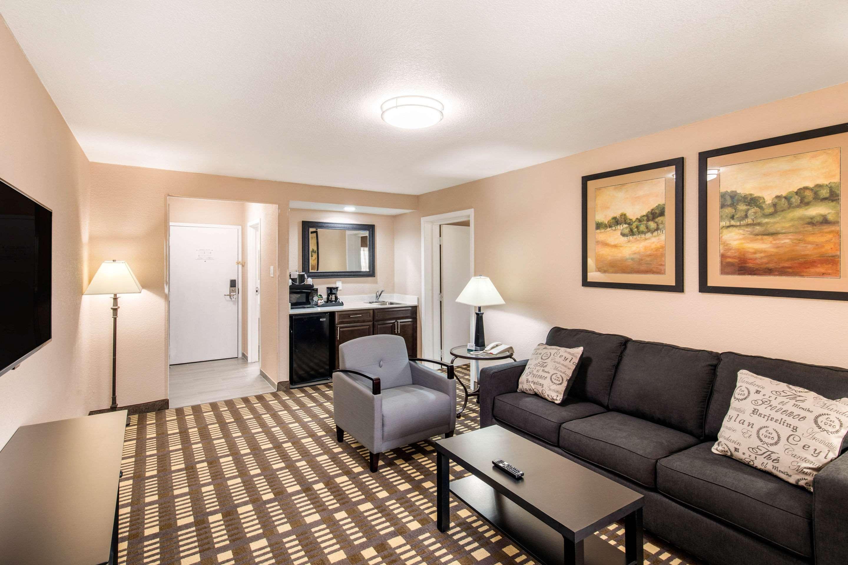 Quality Inn & Suites Plano East - Richardson Εξωτερικό φωτογραφία